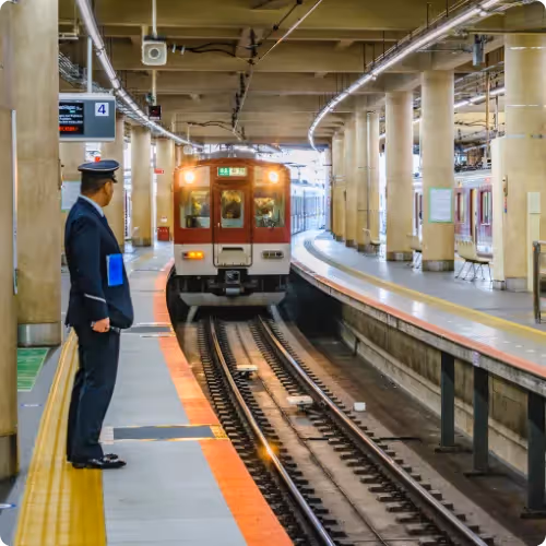 A railway staff member witnessed knife threat at station