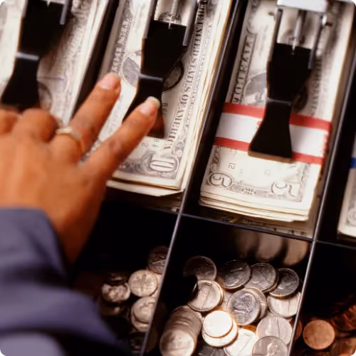 Shop workers threatened during refund dispute