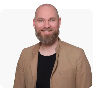 Headshot of Niels