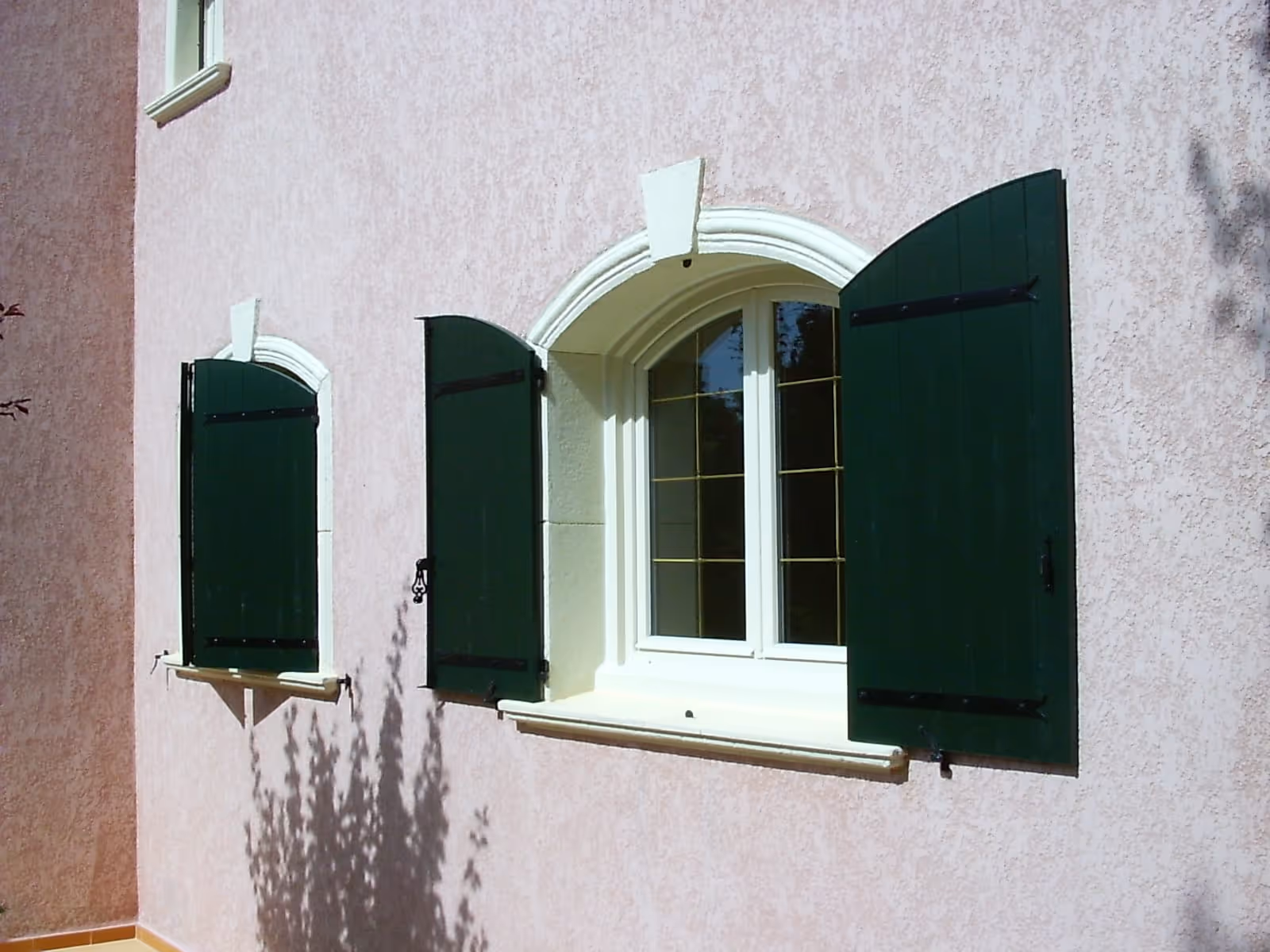 Fenêtre ouvrante à 2 vantaux cintrés PVC