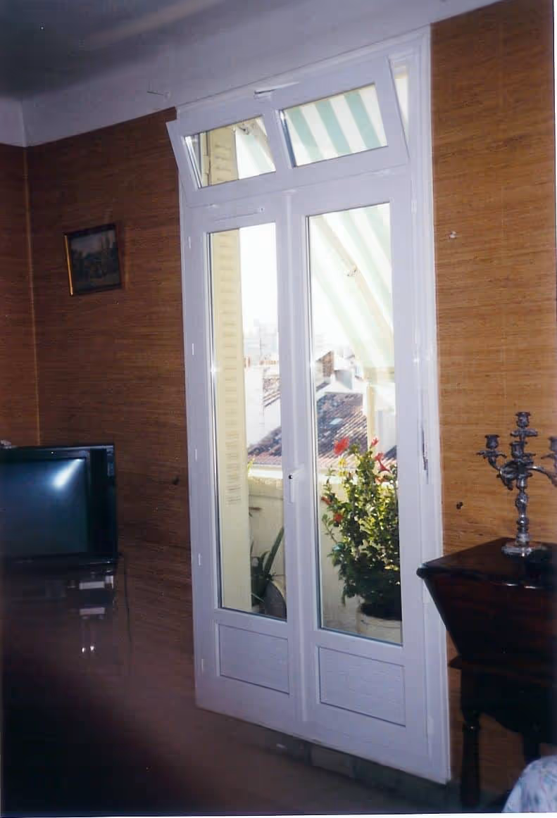 Fenêtre ouvrante à soufflet PVC