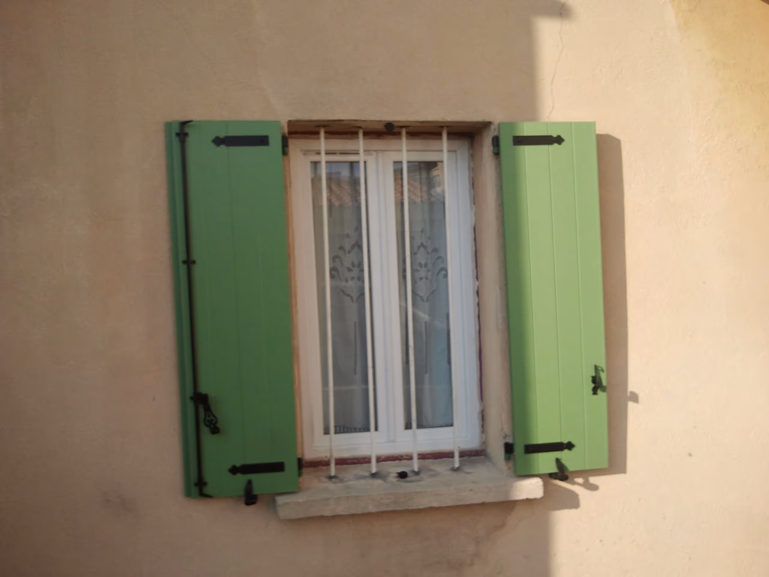 Volet battant PVC penture contre penture Marseille