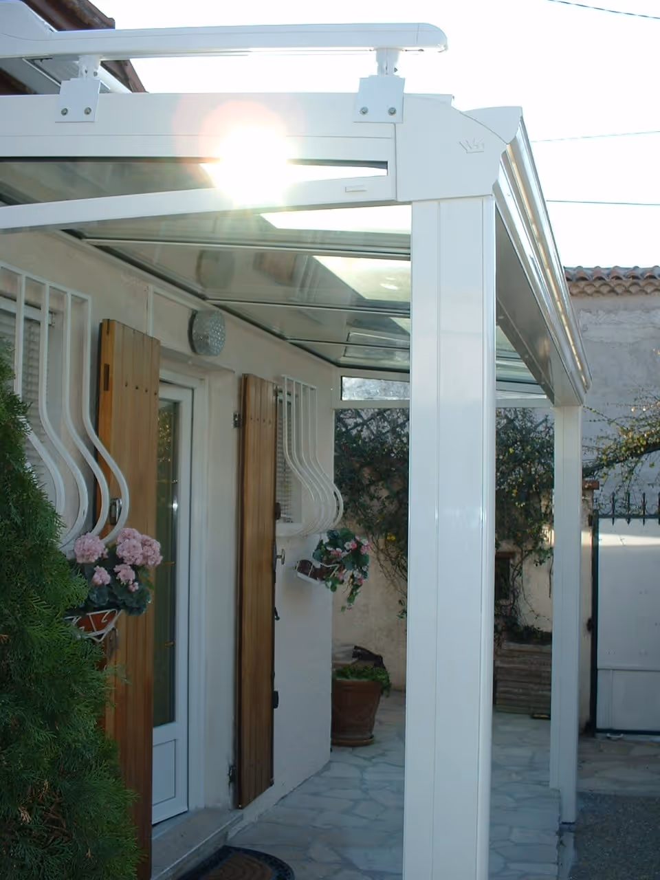 Auvent aluminium avec store v+-lum de toiture