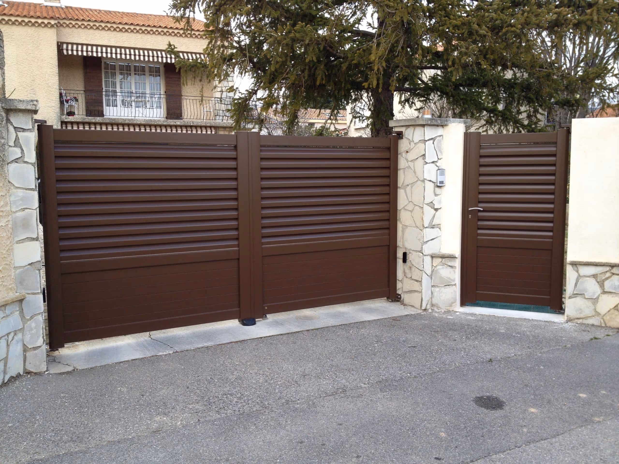 Portail et portillon aluminium Marseille