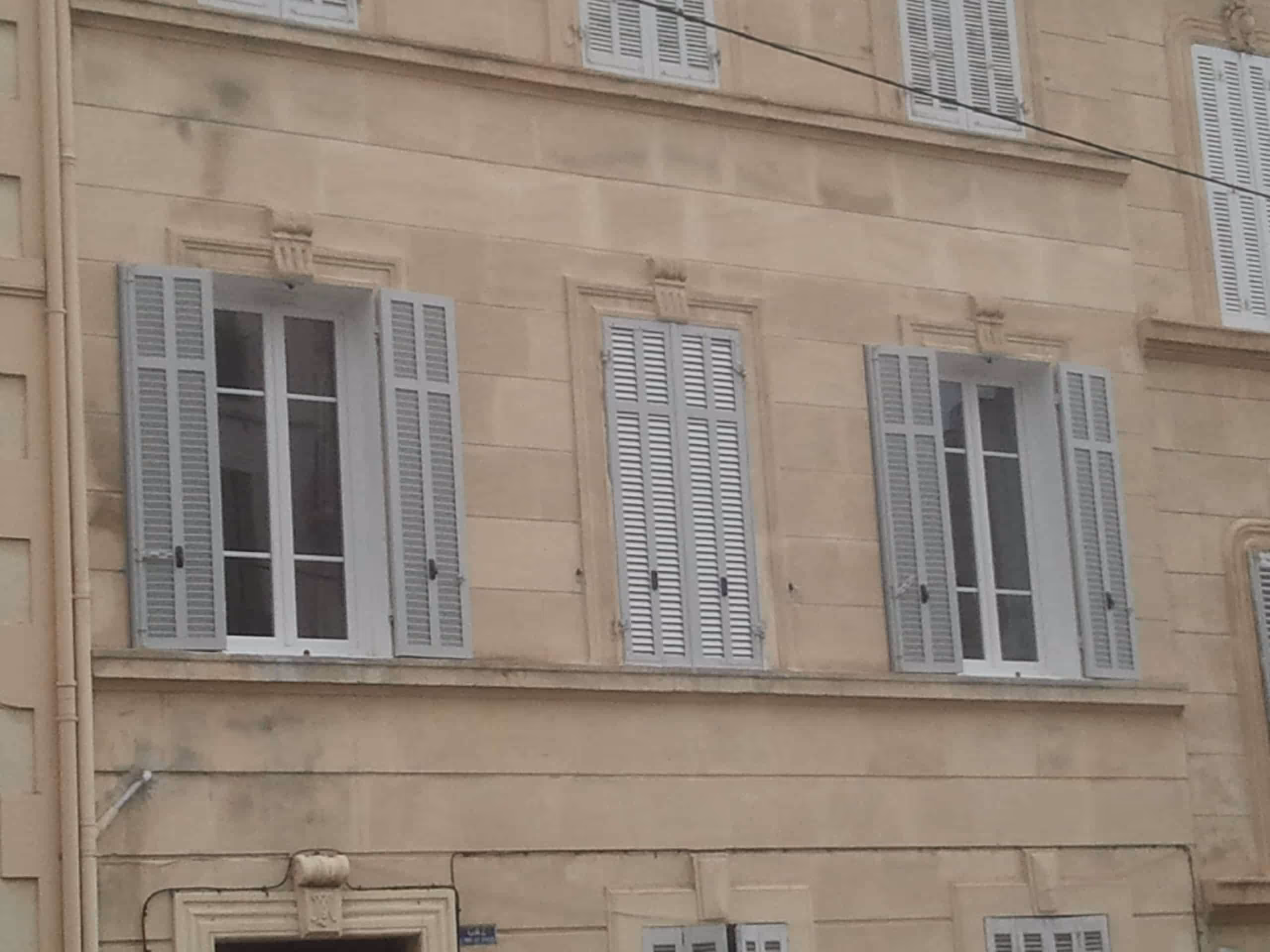 Volets battants persiennes en aluminium