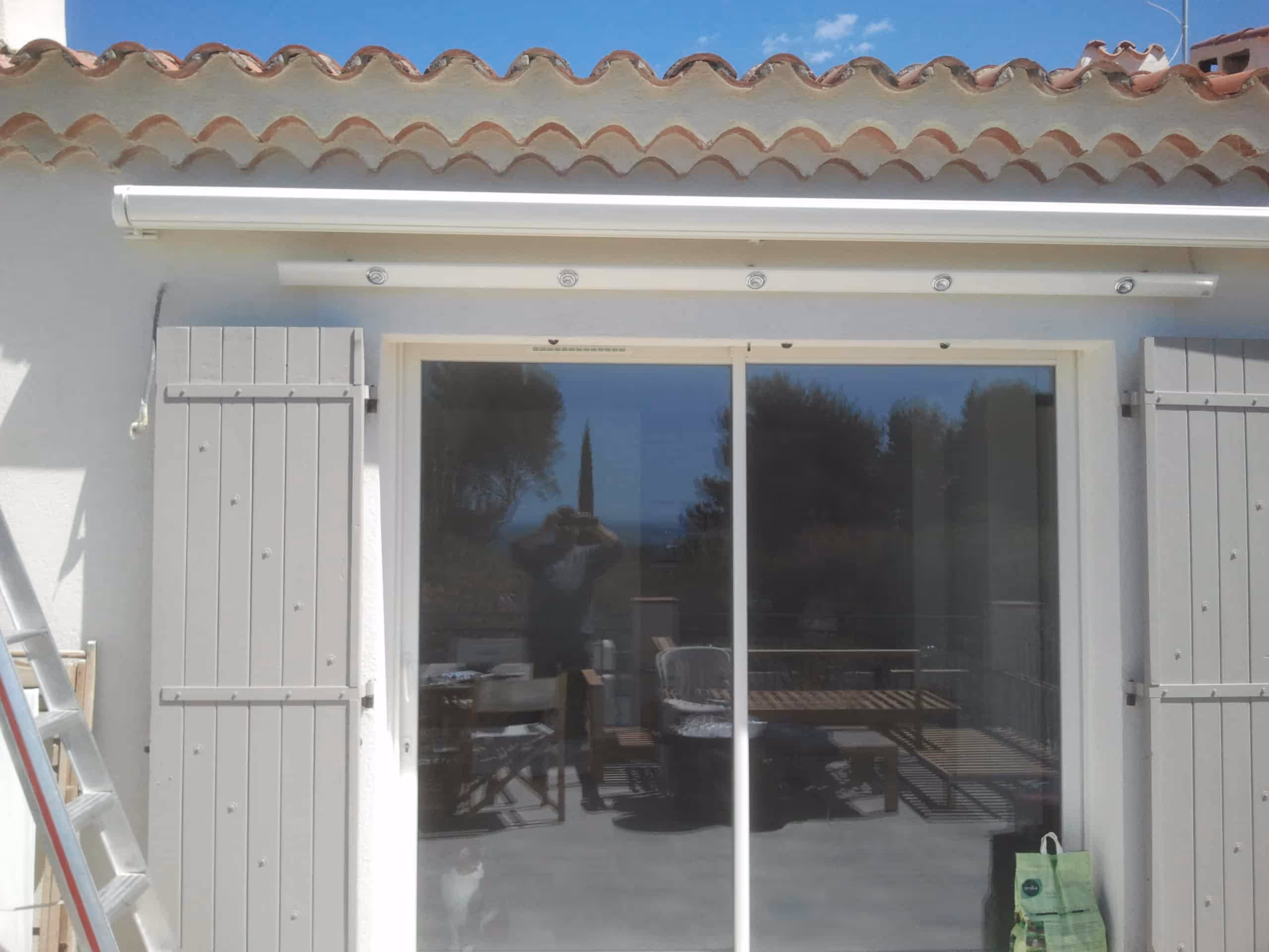 Rampe lumineuse sous store coffre
