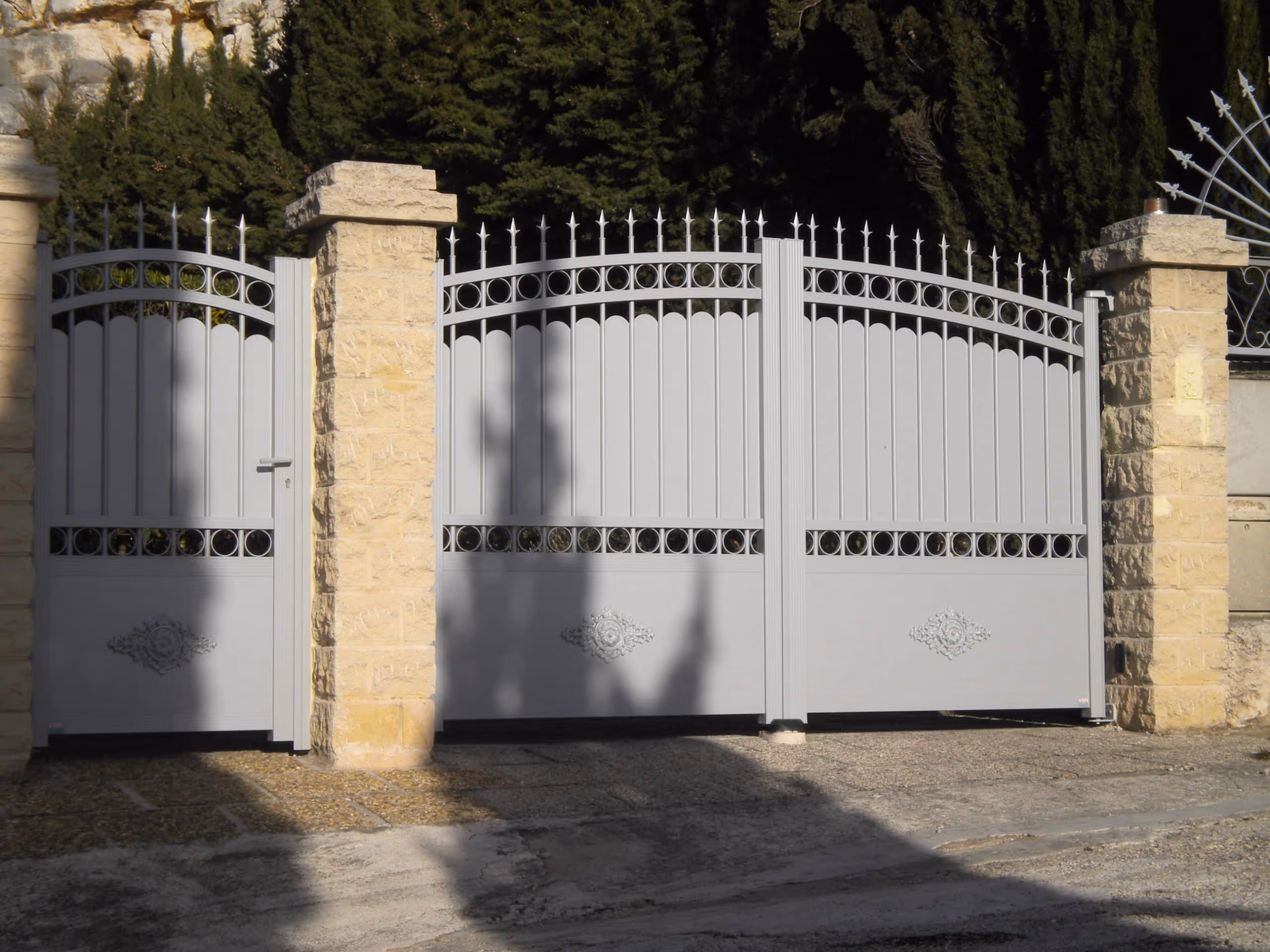 Portail et portillon aluminium modèle classique Aubagne