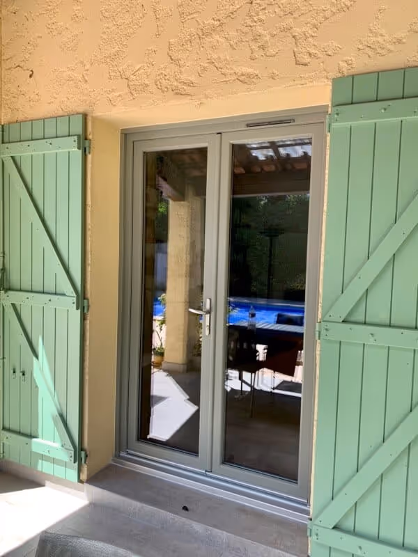 Installation de menuiseries en PVC laqué à Aubagne