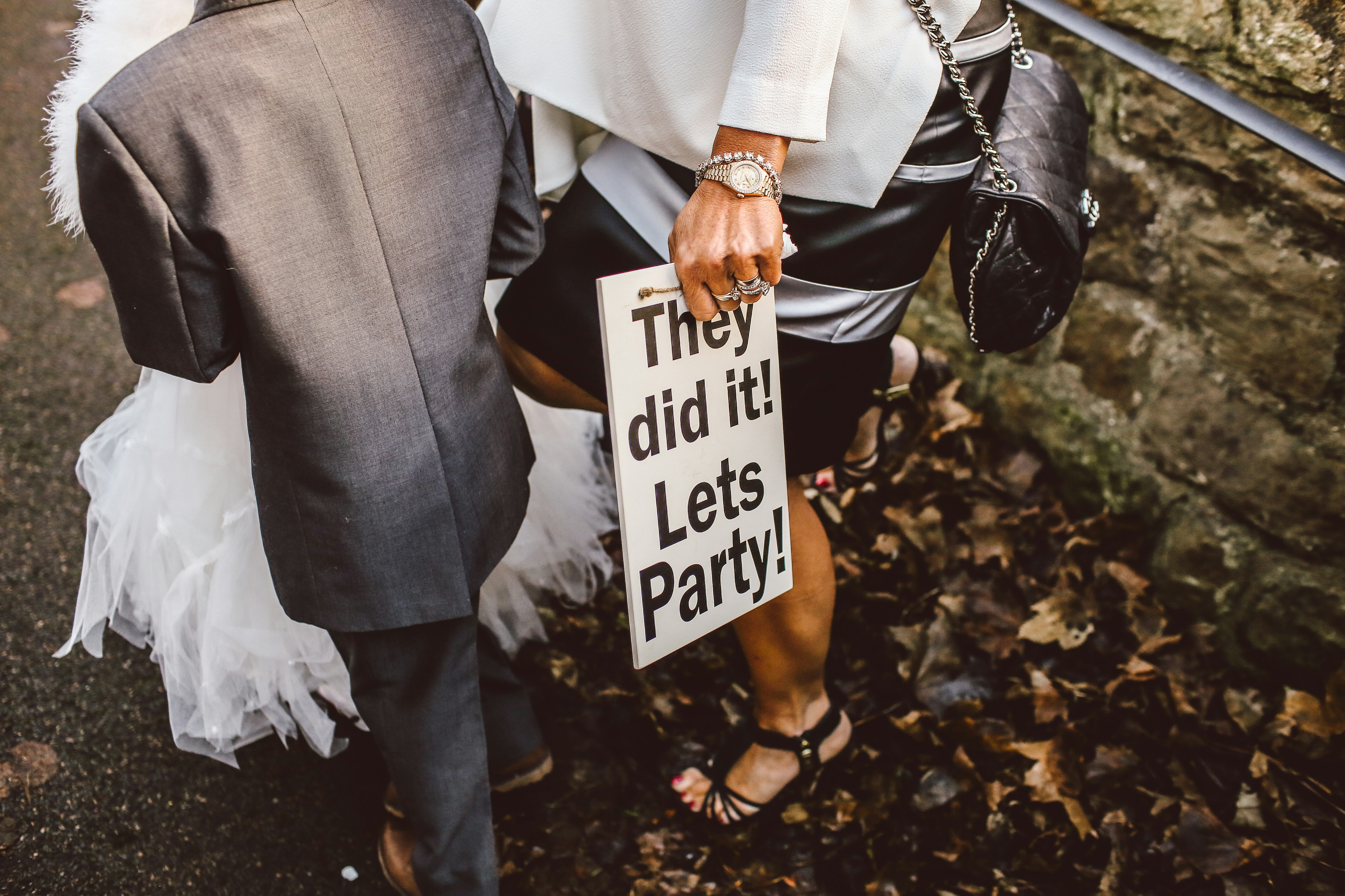Wedding sign "Let's party"