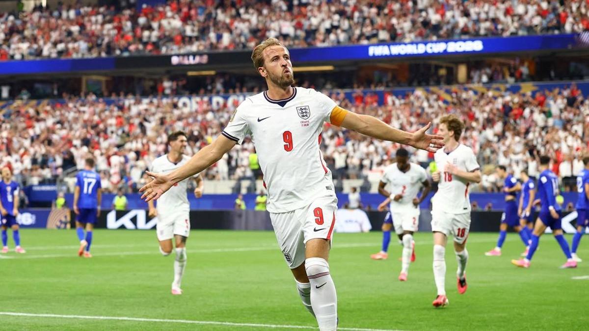 Harry Kane celebrates after scoring England's winning goal against DR Congo to send England into the FIFA World Cup last 16.