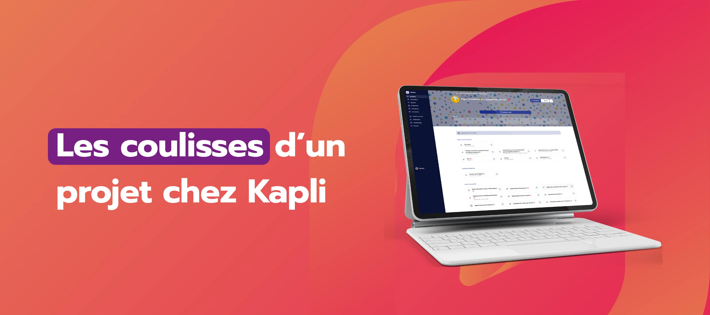 Illustration du processus de création d’un projet chez Kapli : un ordinateur affichant une interface d’outil métier, accompagné d’une frise visuelle représentant les étapes clés — découverte du besoin, analyse des processus, conception, développement no-code, tests, livraison et maintenance. Fond dégradé rose et orange avec le titre ‘Les coulisses d’un projet chez Kapli’
