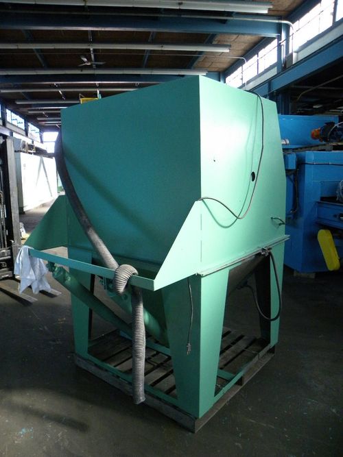 Econoline - Clampshell Opening Abrasive Blasting Cabinet