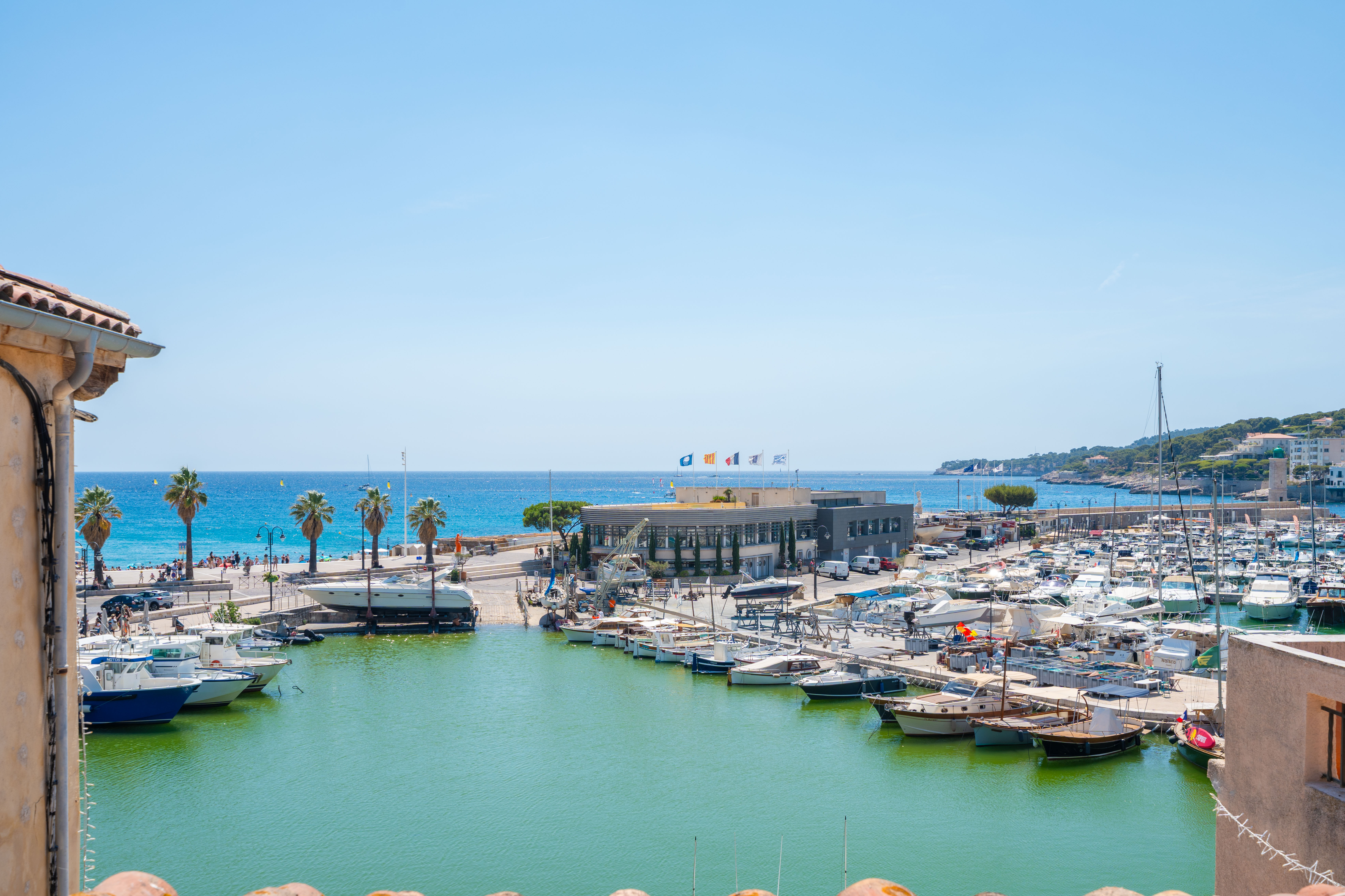 vue port cassis et mer de la terrasse