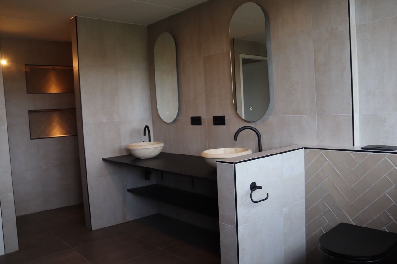 Ontdek renovatiediensten van T. Hendriks Bouwbedrijf in Uffelte. Van badkamer tot gevel, wij brengen jouw woning weer tot leven. Bekijk onze renovatiemogelijkheden!