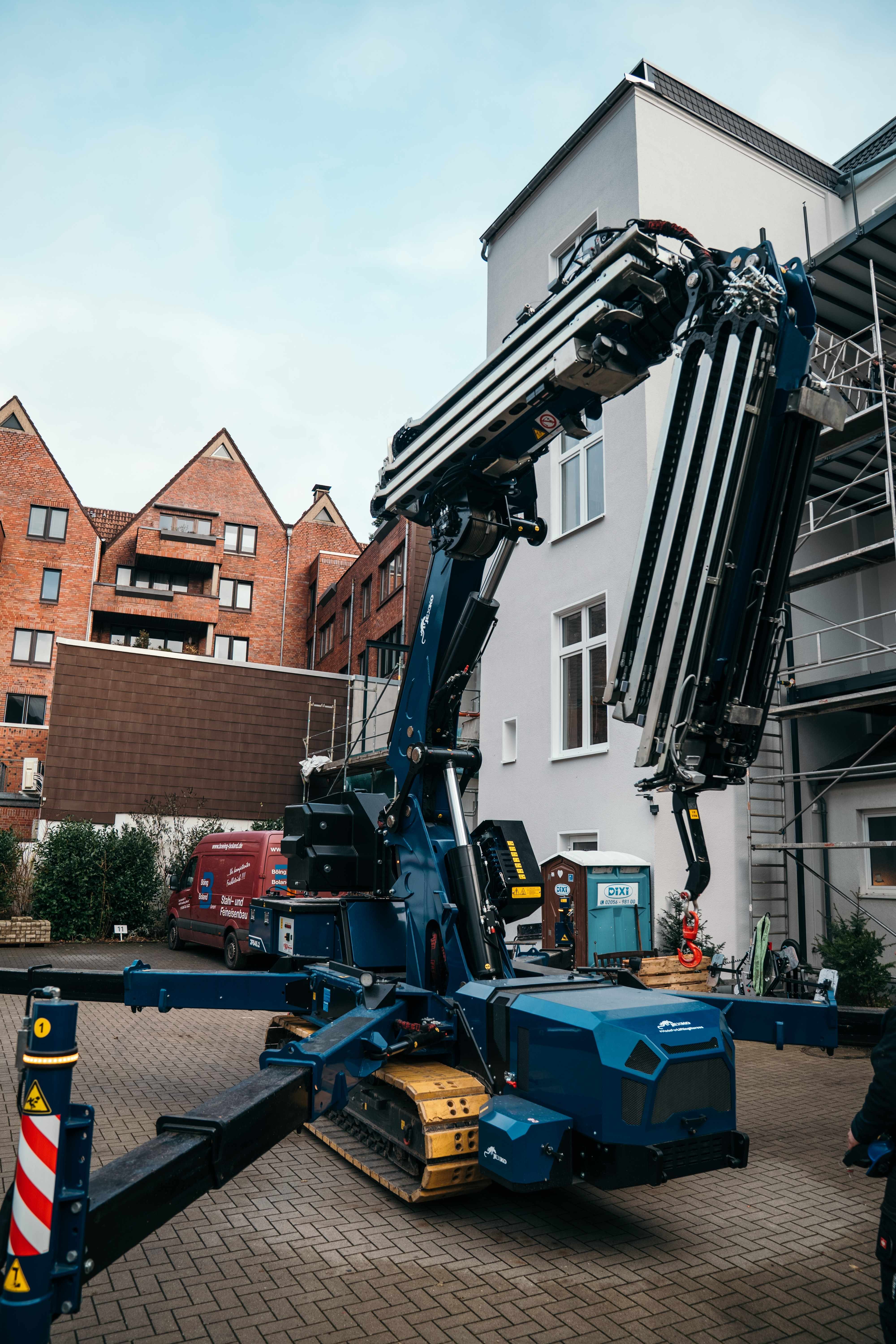 Kraftvoll & ohne Straßensperrung: Balkon-Logistik mit dem Jekko JF545.2