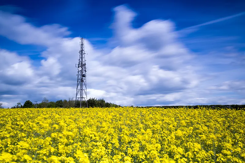 1 Gbps Point-to-Point Small Form Factor UBR delivering scalable, high-performance wireless backhaul for 4G and 5G network expansion