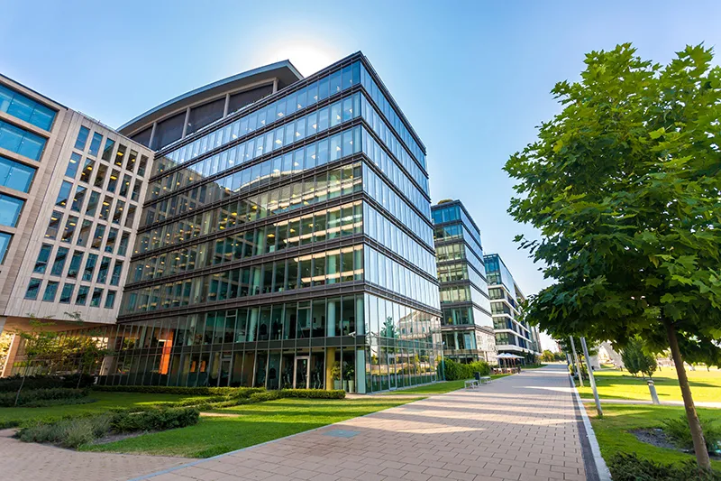 Simplify network expansion with fast, secure multipoint wireless backhaul 700 Mbps Point-to-Multipoint UBR | ion4lx_BTS across the entire campus