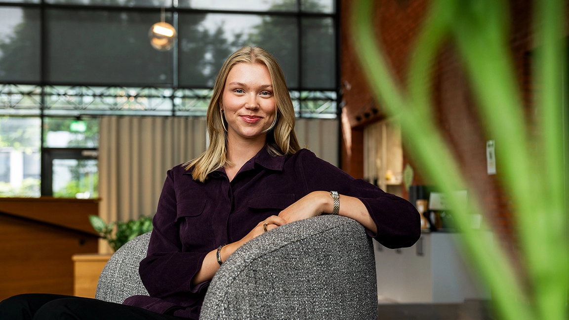 Lea får teste studiekunnskapen i praksis hos Head Energy UP