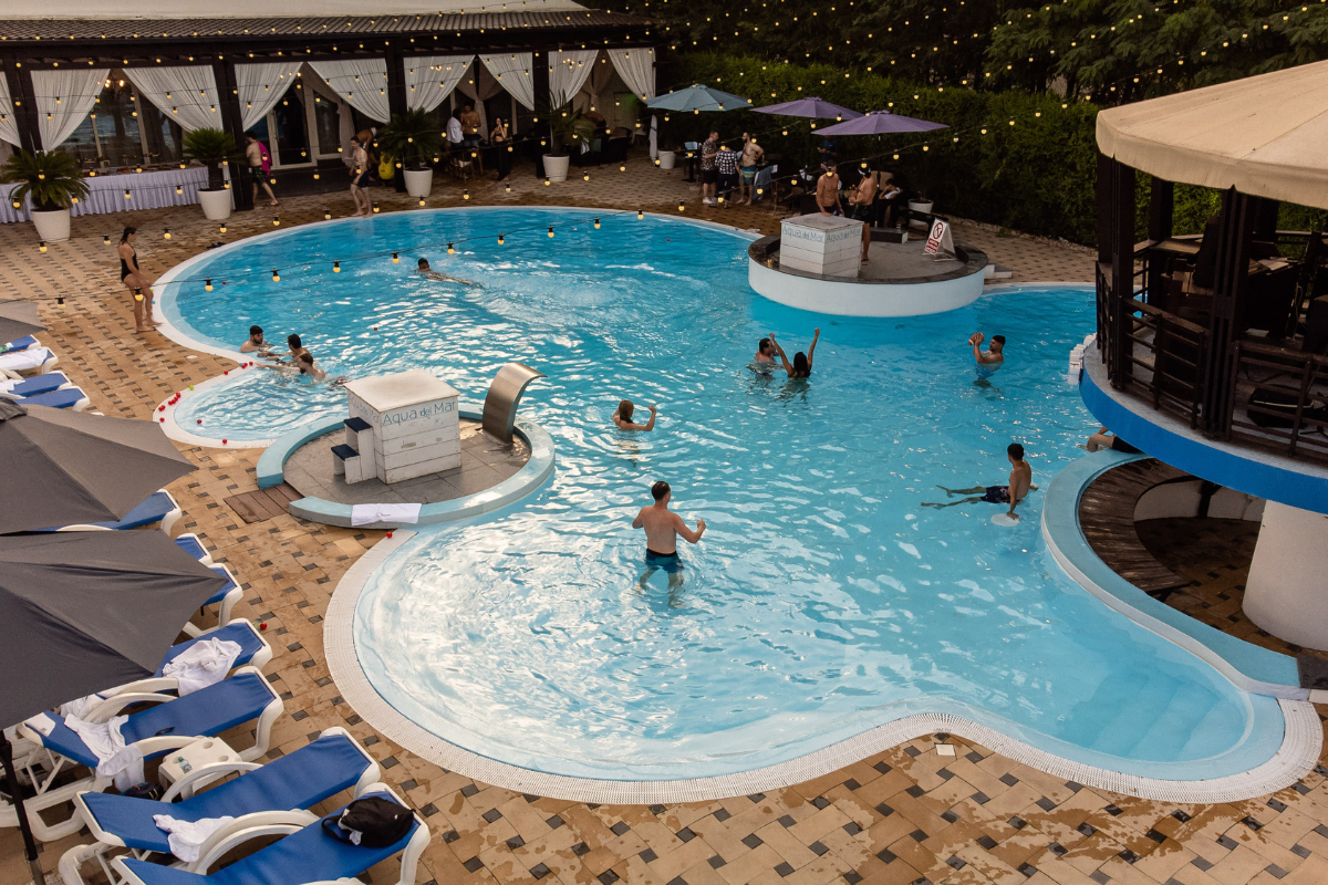 pisicina Domeniile Saftica inchirata pentru team building