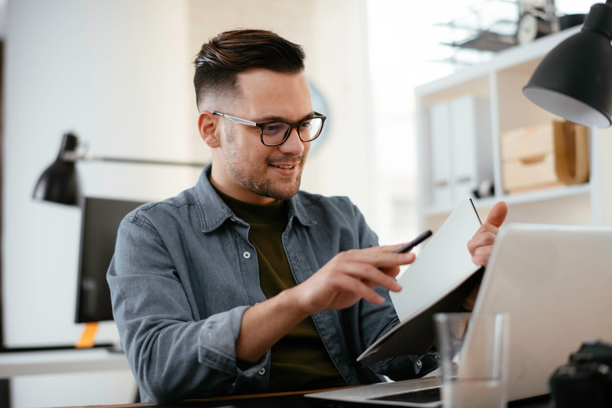 Mein Unternehmen: Zeit sparen mit professioneller Lohnverwaltung