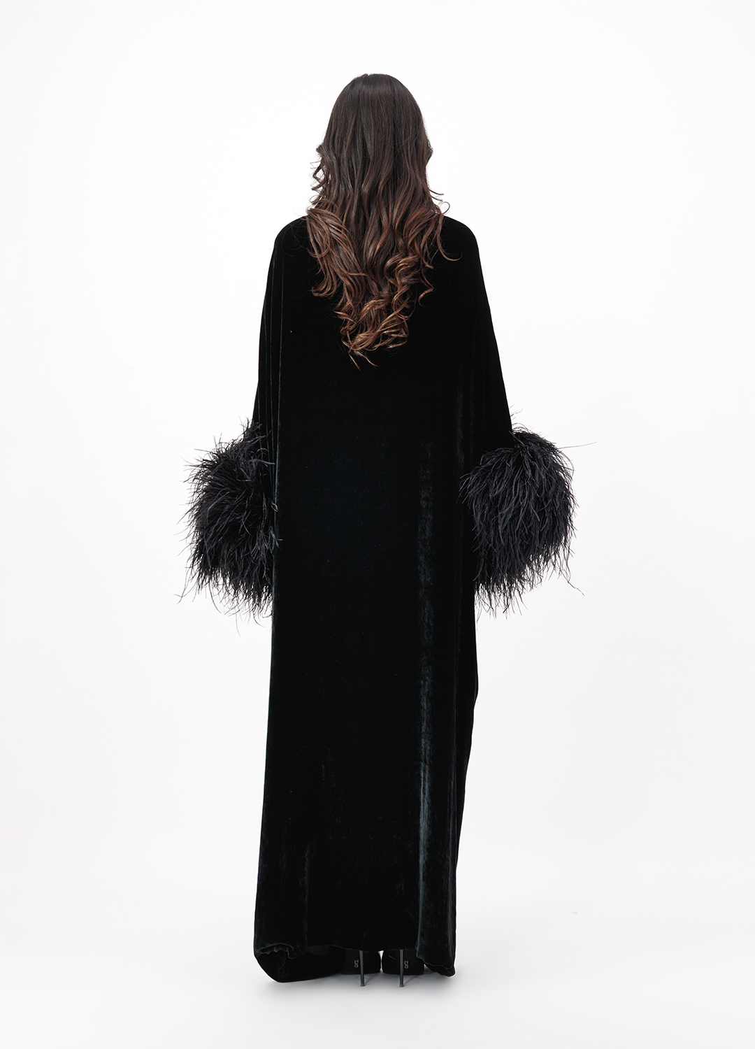 Black Abaya AA2025P0019 - Velvet Abaya decorated with feathers on the sleeves - order online. High quality. Delivery worldwide.