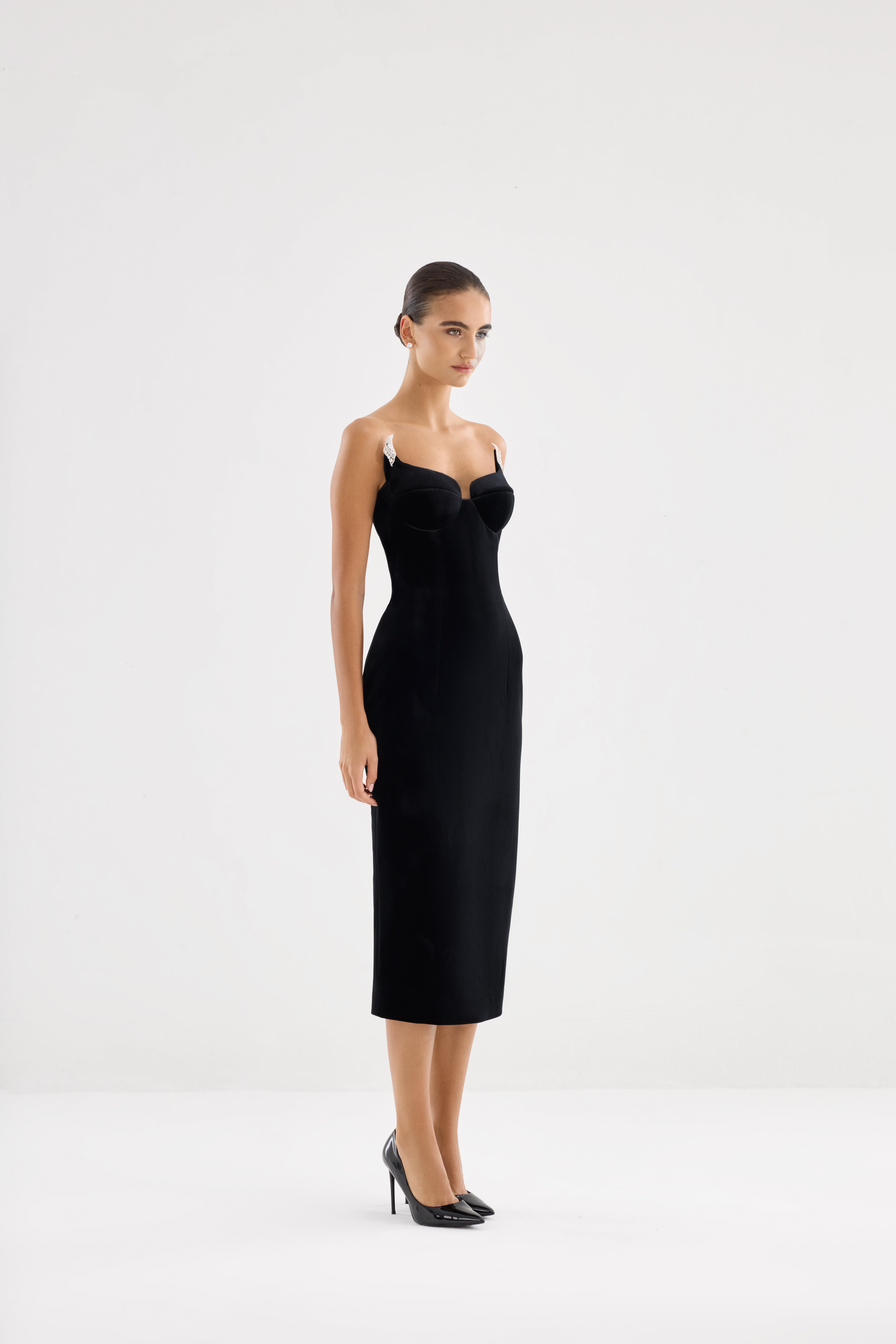 Black dress AE2026P0015 - Midi-length dress with open shoulders. Zipper closure at the center back - ADAMARIS - the international brand 