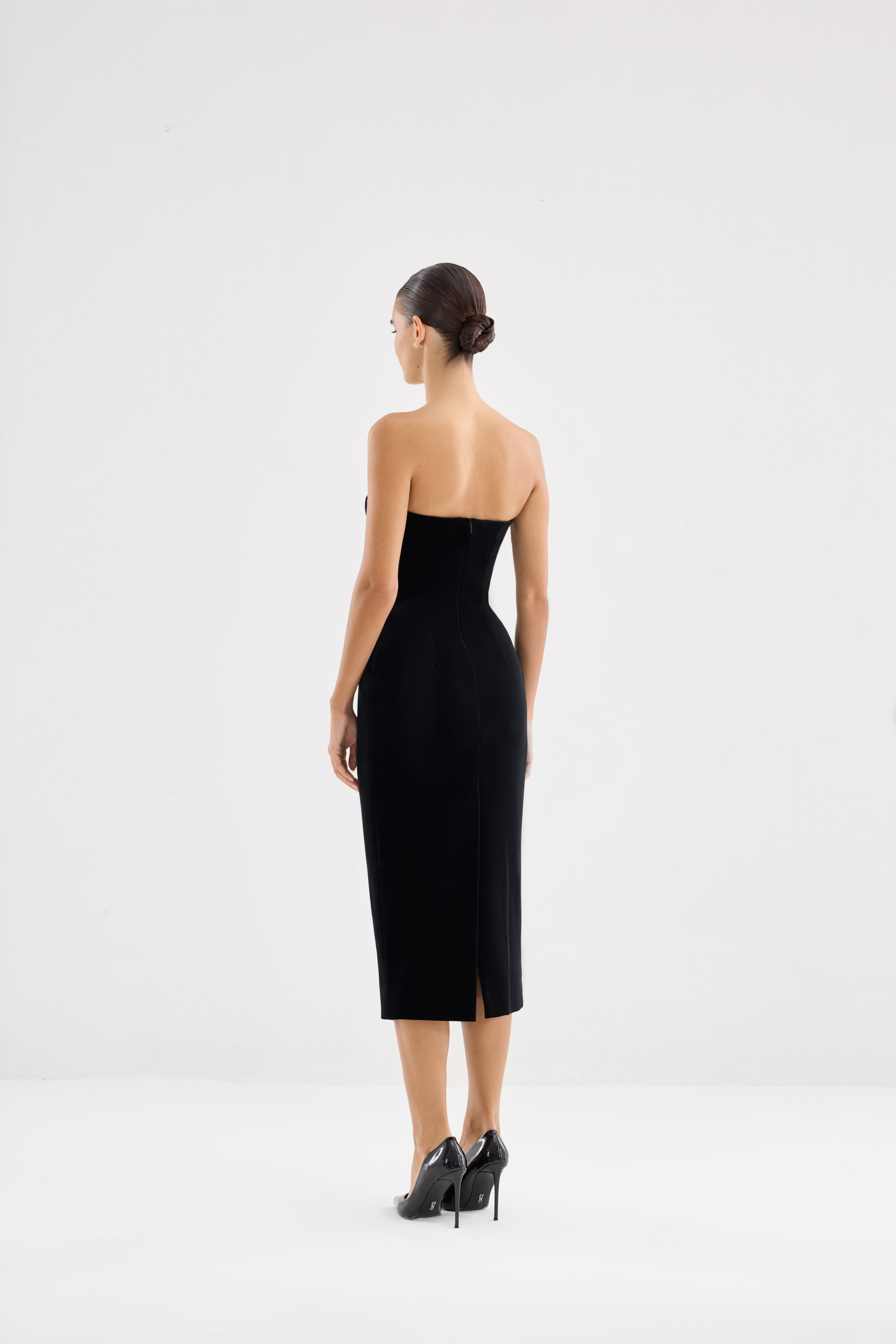 Black dress AE2026P0015 - Midi-length dress with open shoulders. Zipper closure at the center back - ADAMARIS - the international brand 