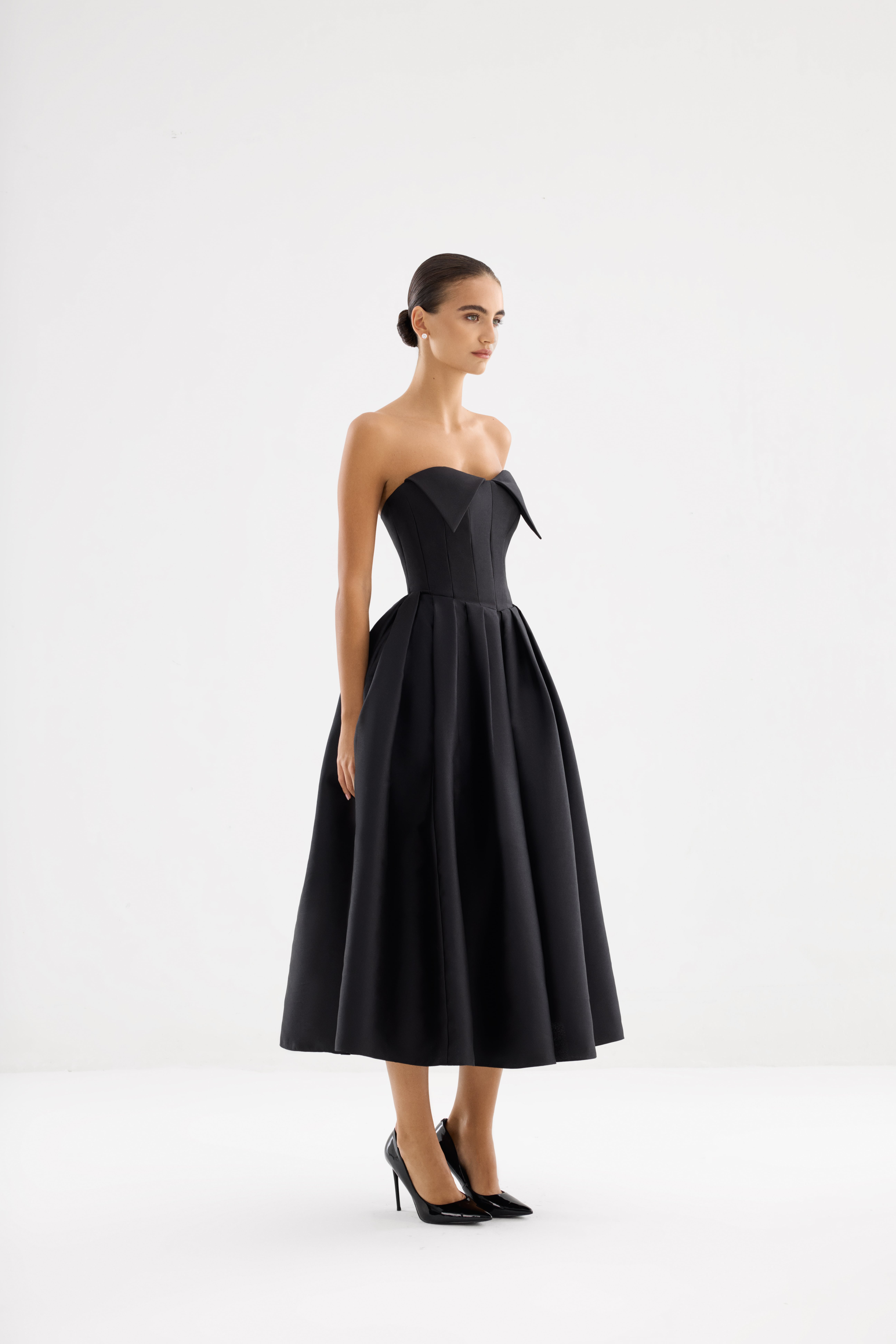 Black dress AE2026P0014 - Midi-length dress with open shoulders. Zipper closure at the center back - ADAMARIS - the international brand 