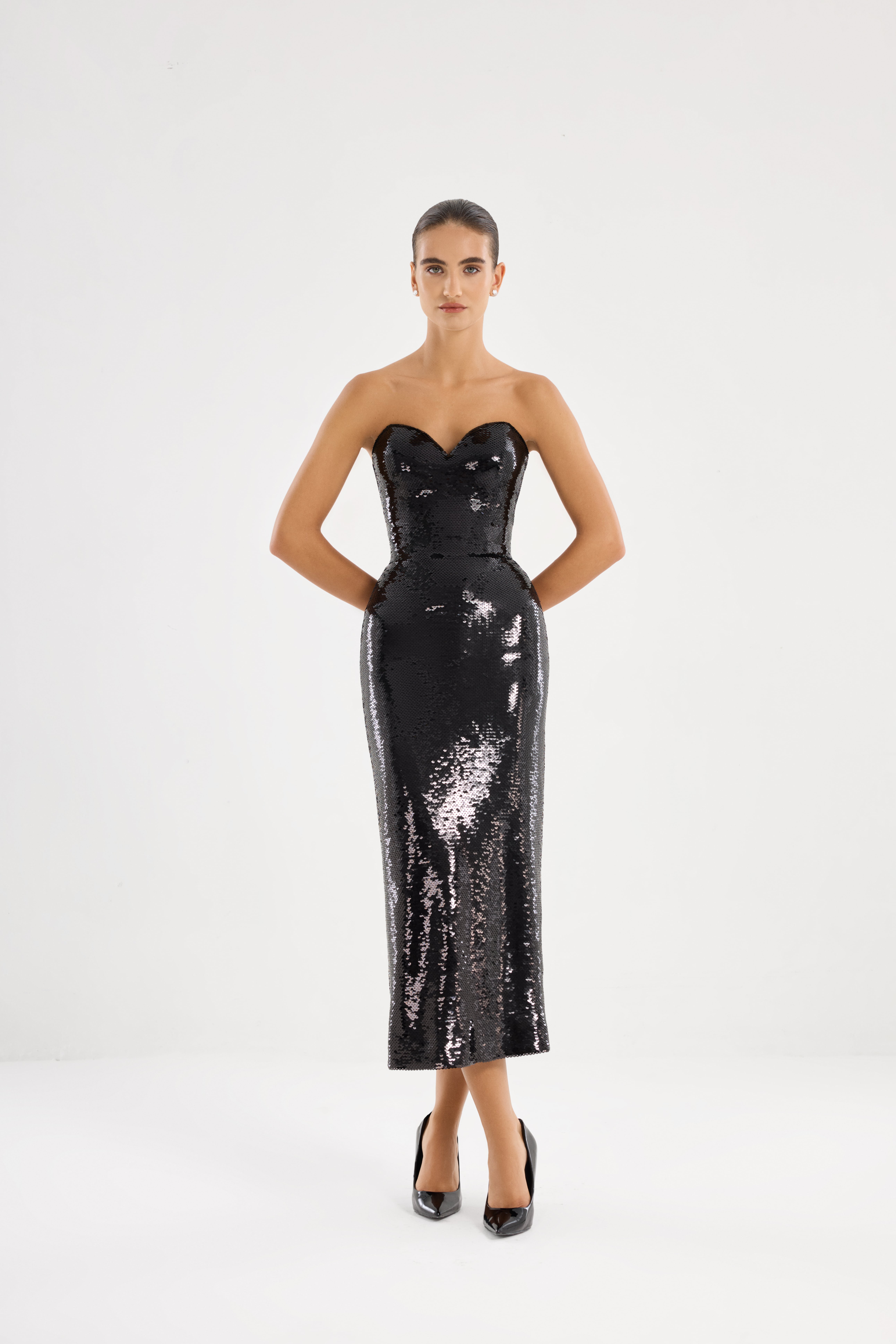 Black dress AE2026P0011 -Dress sewn with sequins, with voluminous decorative roses. Zipper fastening at the back in the center.. - ADAMARIS - the international brand 