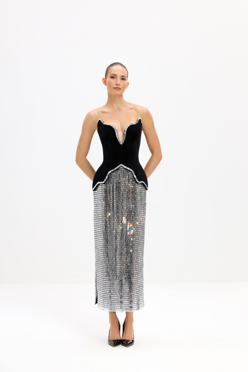 Black dress AES2026P0043 D- A corset with a deep neckline and off-the-shoulder design. It features a center-back zipper - ADAMARIS - the international brand 