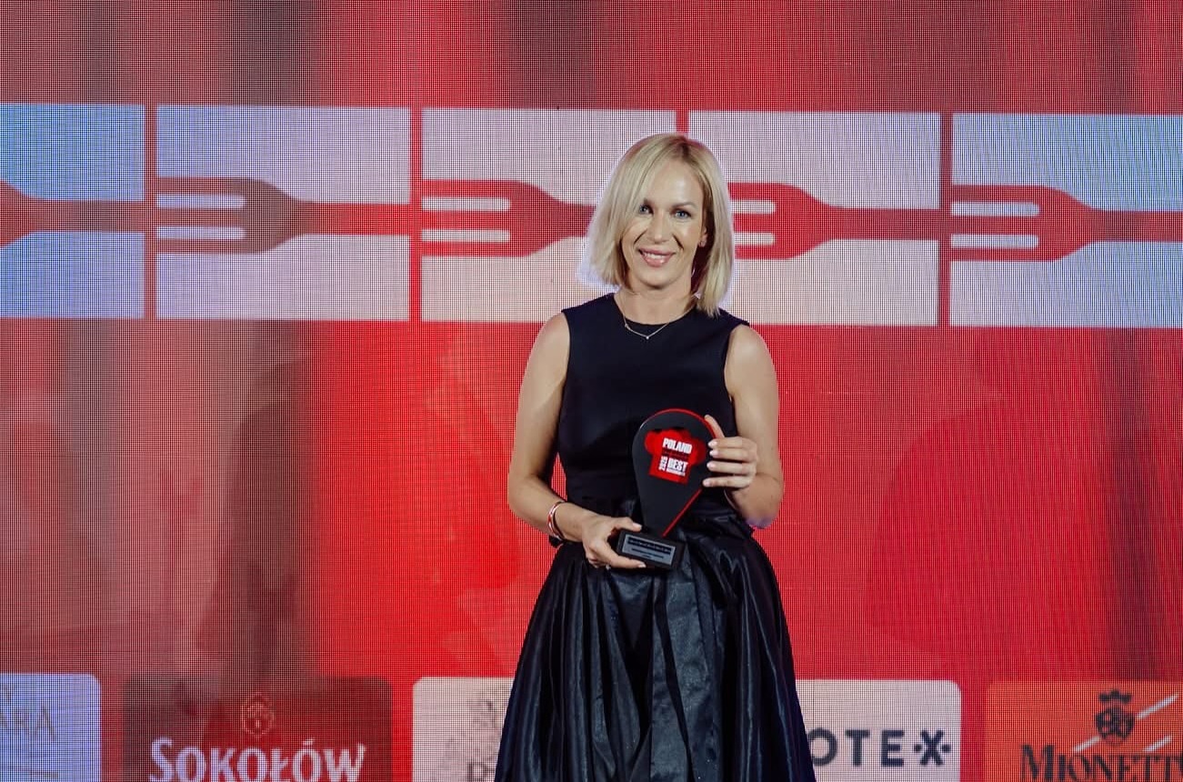 Izabela Ancypo odbiera wyróżnienie 5 widelców Poland 100 Best Restaurants