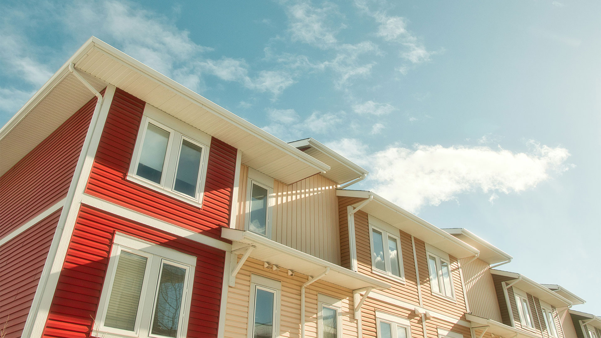 Bank of England lowers Base Rate to 5% - What does that mean for investors? Houses