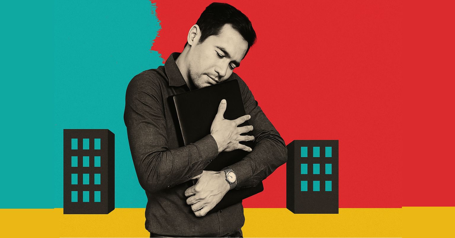 What Is Job Hugging, the New Workplace Trend Replacing Job Hopping?