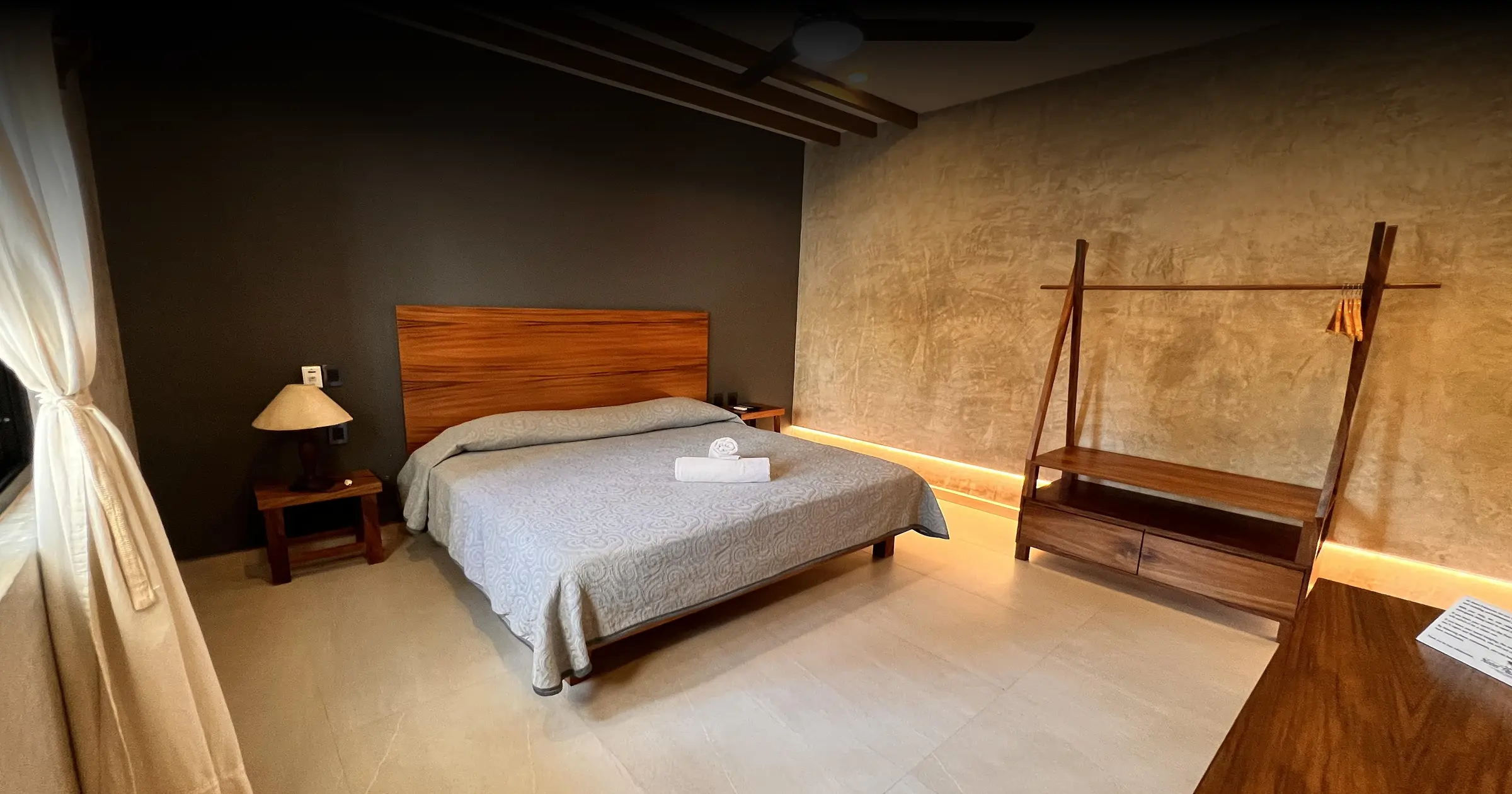 sillas-alberca-hotel-palmeras