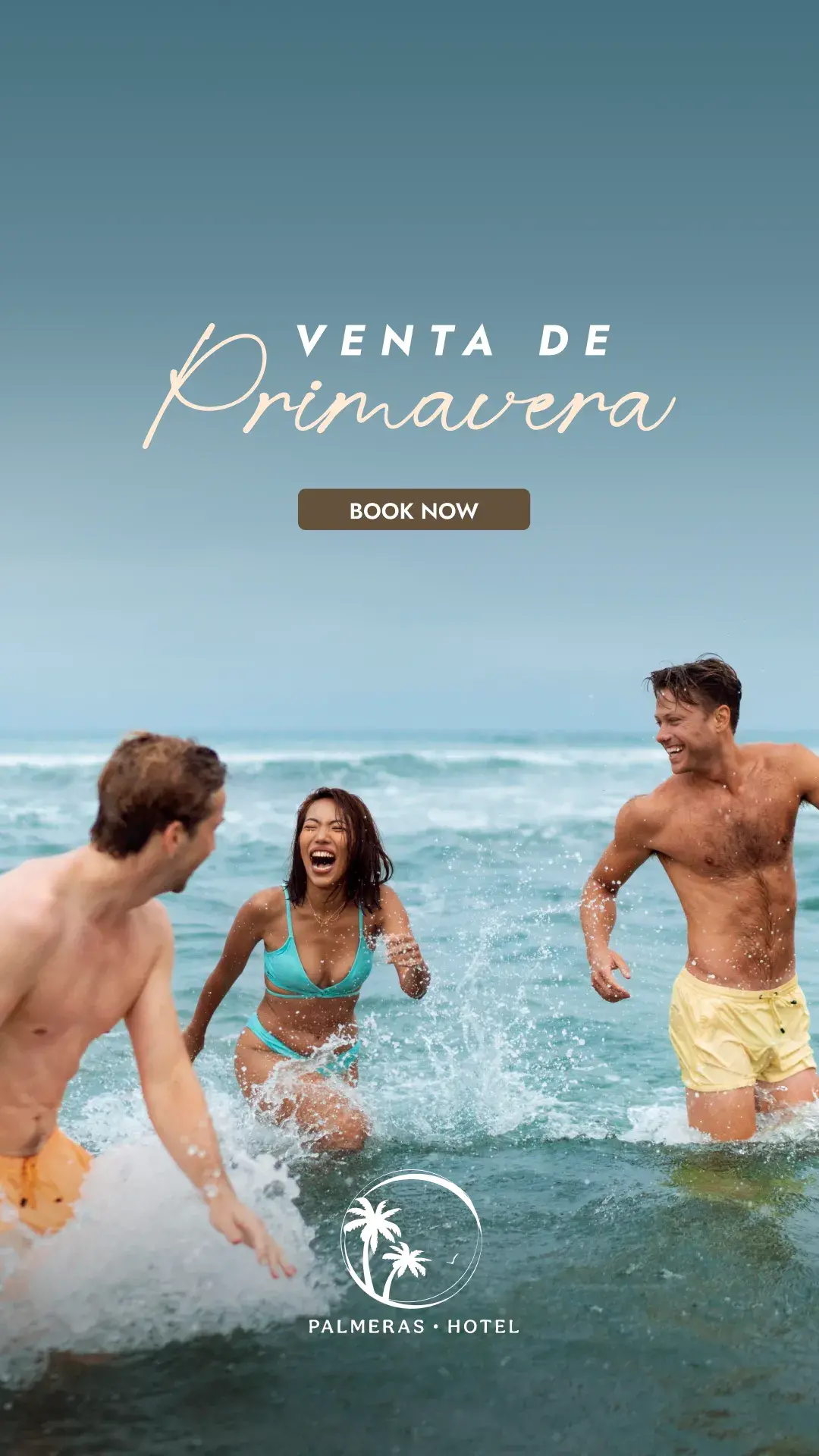 mujeres remando durante con un atardecer al fondo en Bucerias