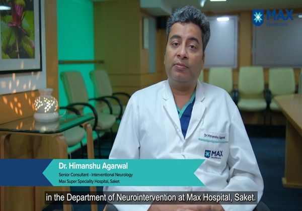 Dr. Himanshu Aggarwal explaining carotid artery stenosis and stenting at Max Hospital, Delhi.