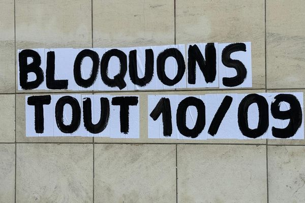 Bloquons Tout : déborder le cadre ou crever lentement ? Cap sur le 18-19 !