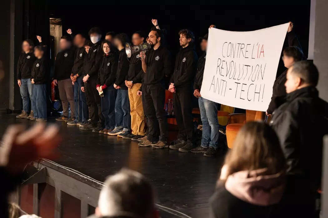 Anti-Tech Resistance au Contre-sommet de l'IA d'Eric Sadin au Théâtre de la Concorde