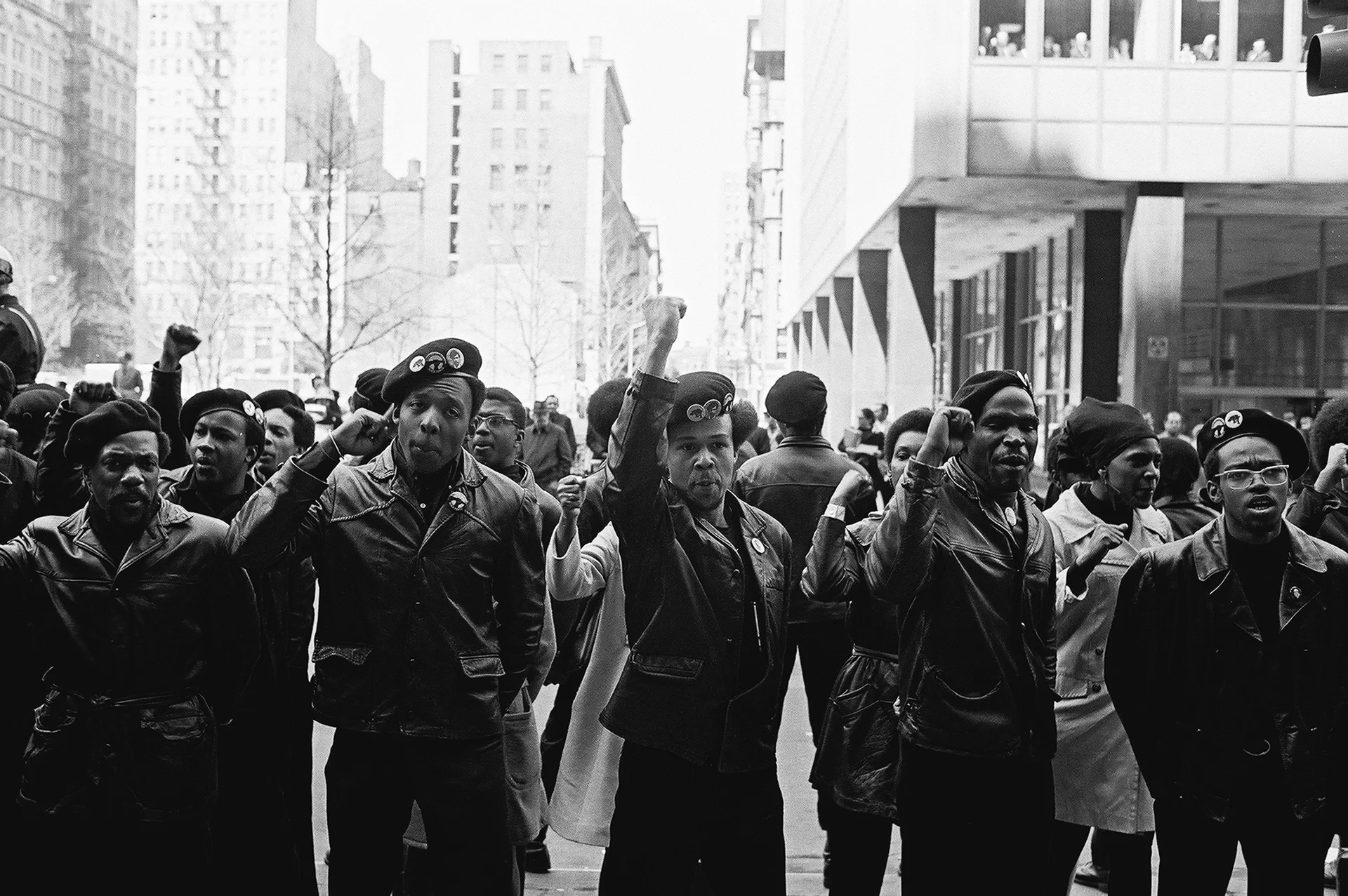 Esprit de corps révolutionnaire contre dérive sectaire
