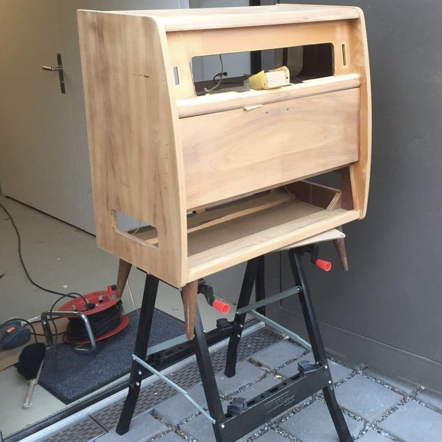 Cabinet veneer refinishing