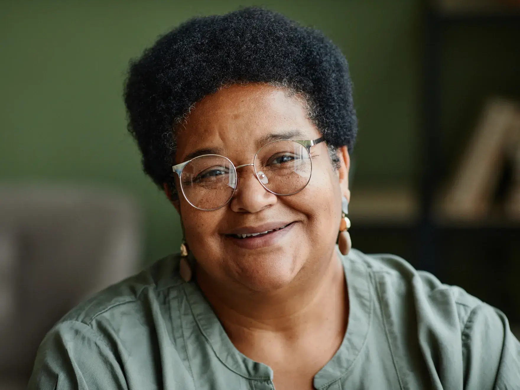 A close up of a person wearing glasses.