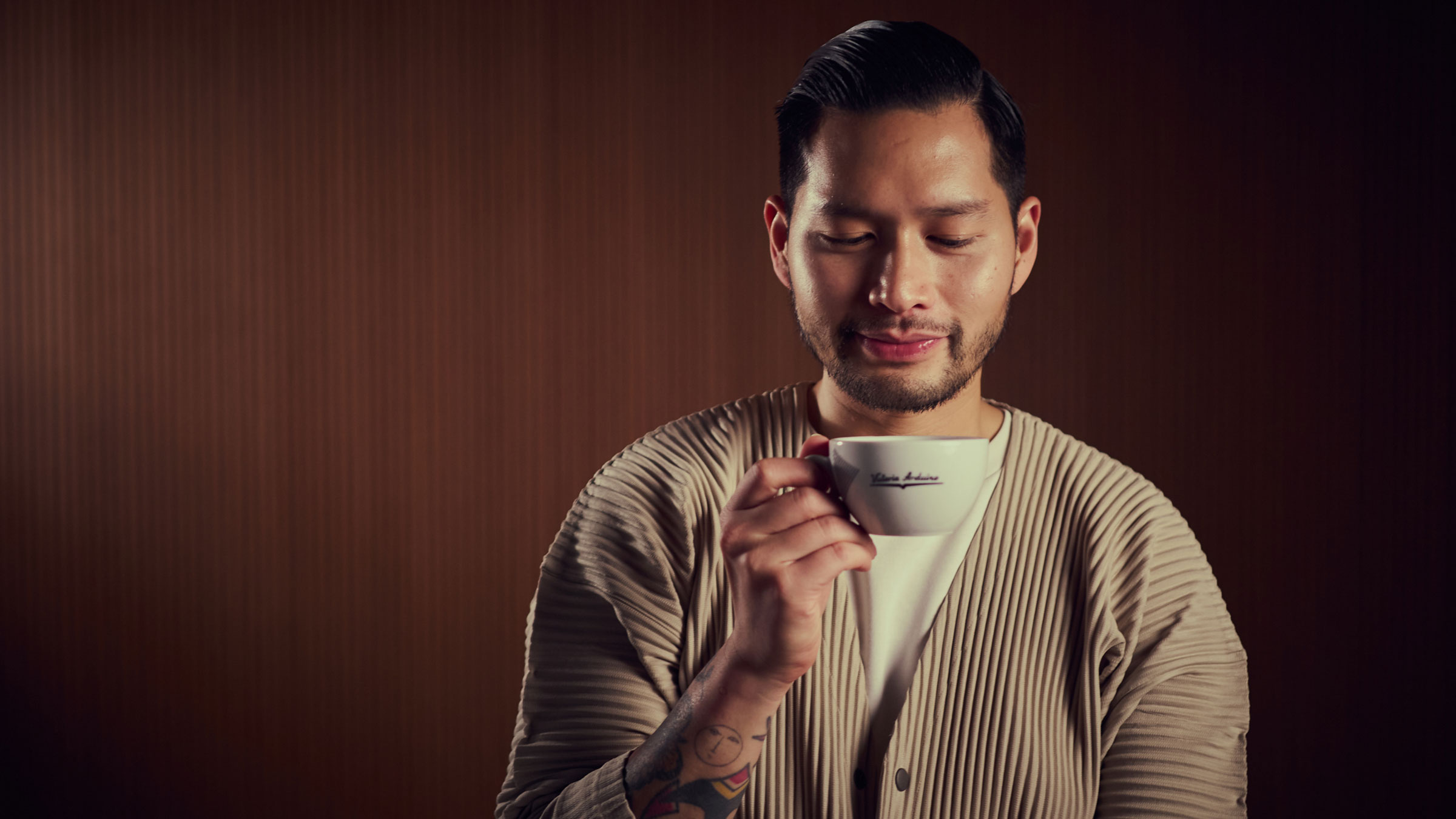 Mikael Jasin holding Victoria Arduino coffee cup