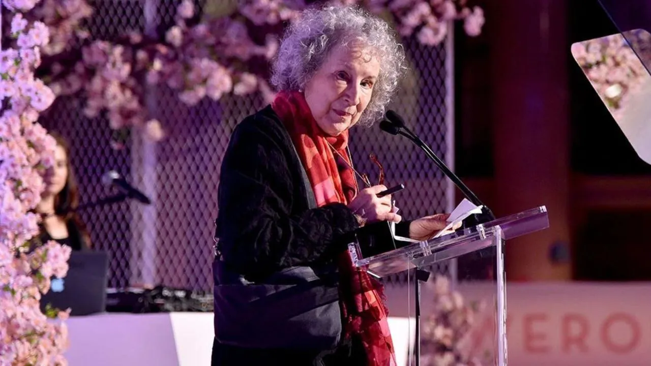 Margaret Atwood teaches writing