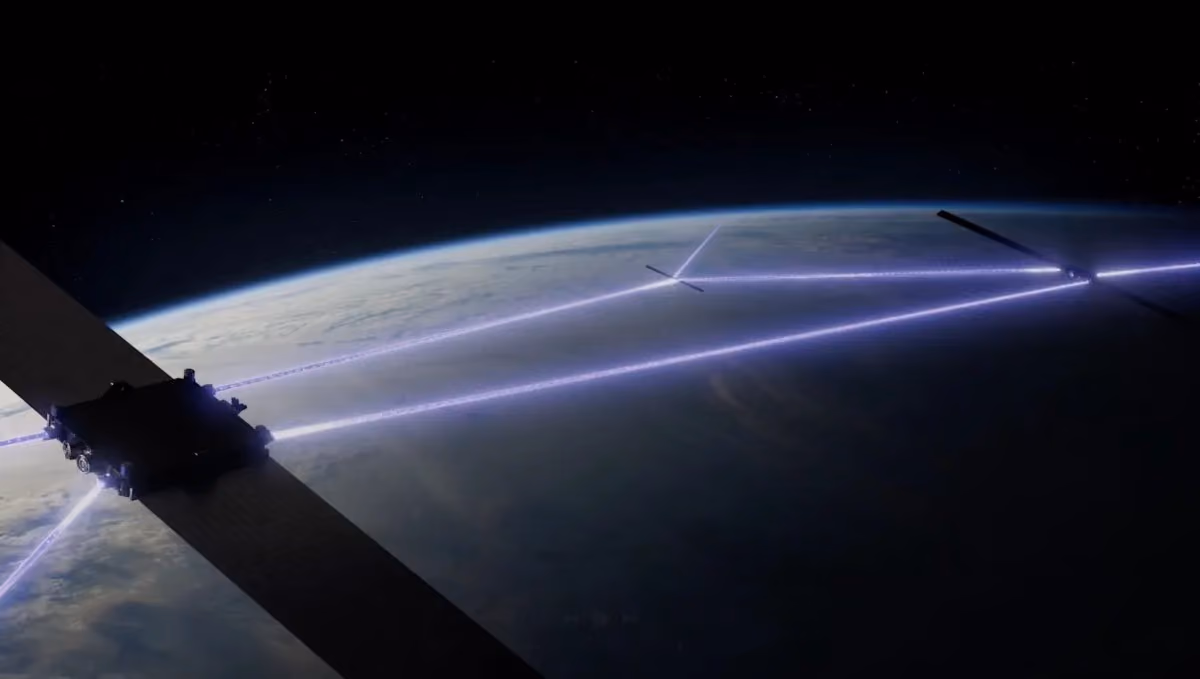 K2 Space satellite above Earth with laser crosslinks connecting it to other satellites in orbit