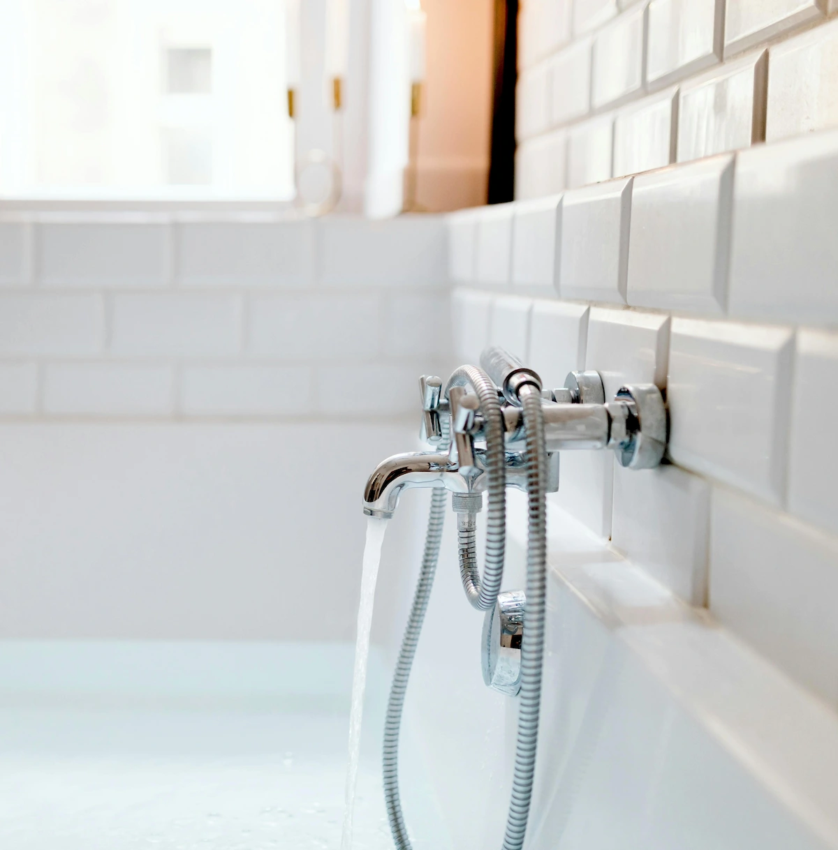 Robinet de baignoire usé — remplacement par expert plombier Coup de clé