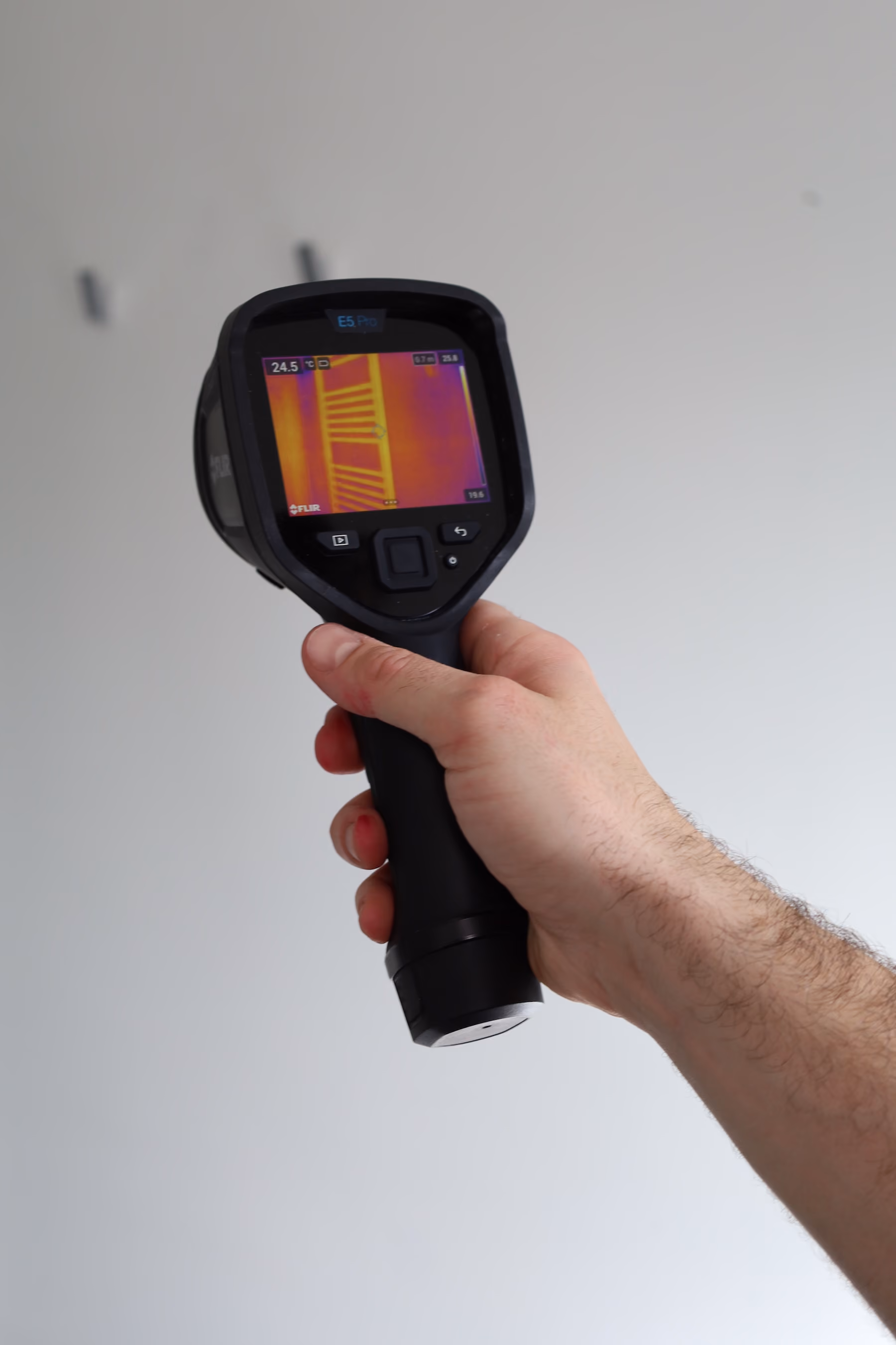 Détection de fuite non destructive par technicien Coup de clé avant rapport assurance Bordeaux