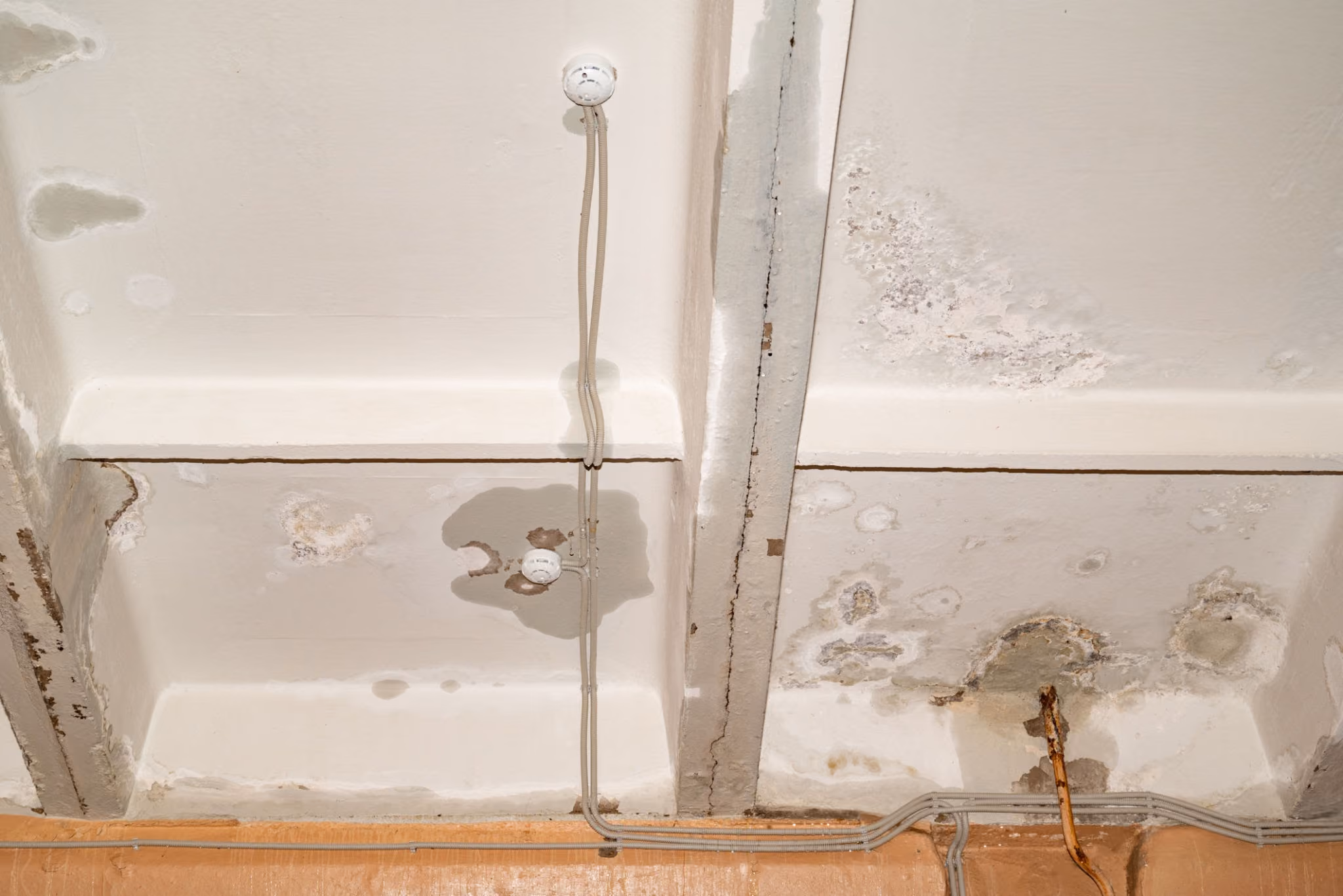 Canalisation PVC fissurée ou cassée — écoulement visible détecté par Coup de clé