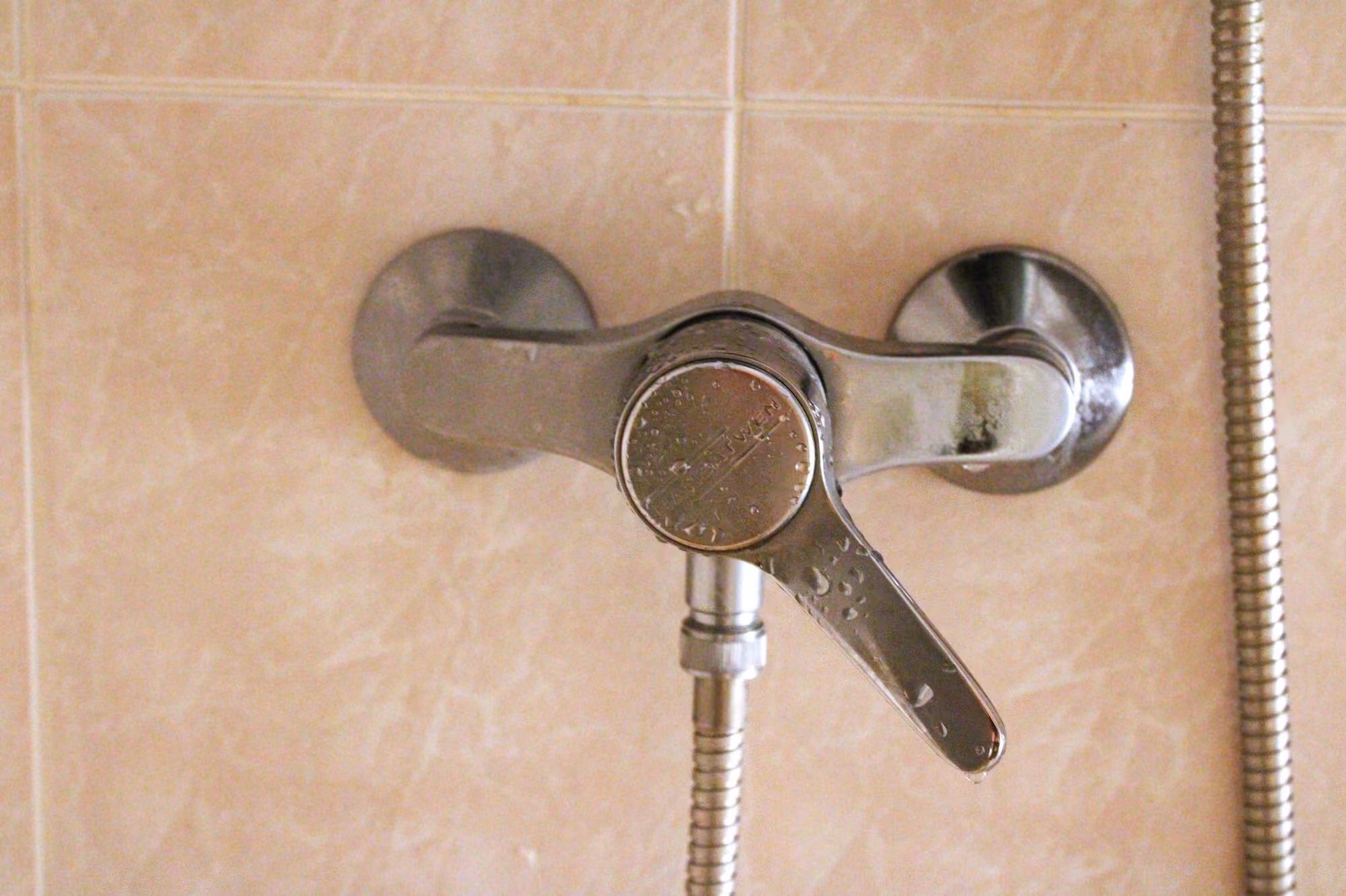 Joints de douche dégradés — réfection par technicien Coup de clé
