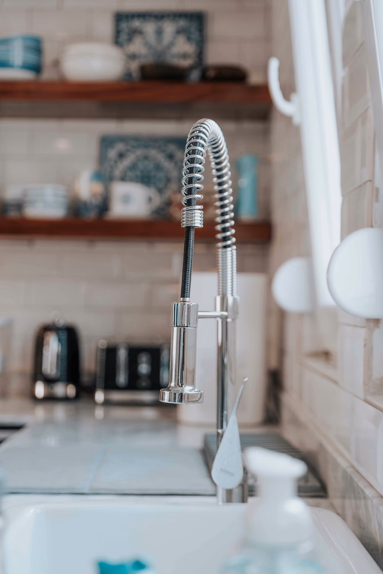 Robinet d'évier de cuisine défaillant — remplacement par Coup de clé