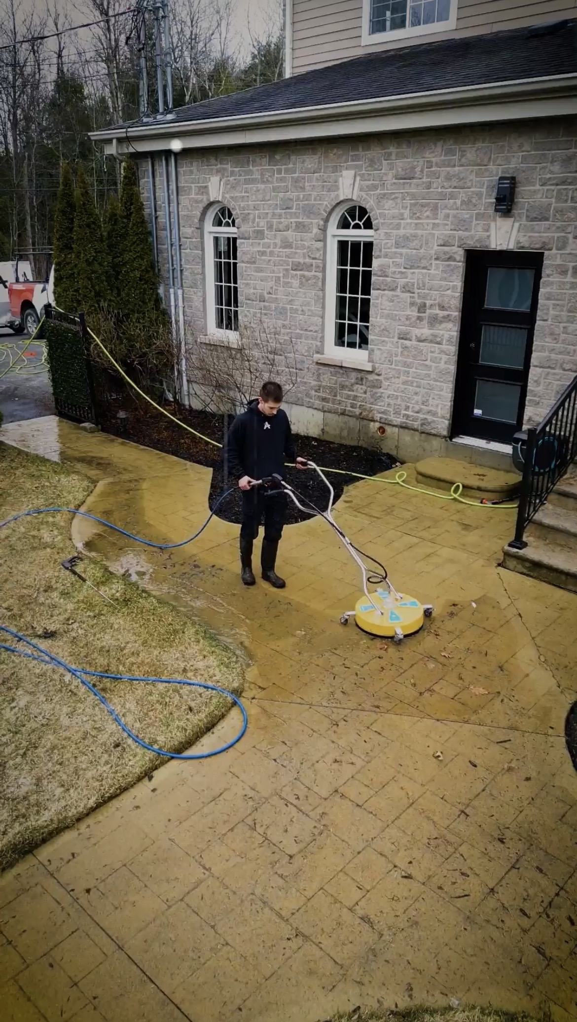 Nettoyage à basse pression d'un Canadian Tire à Cowansville